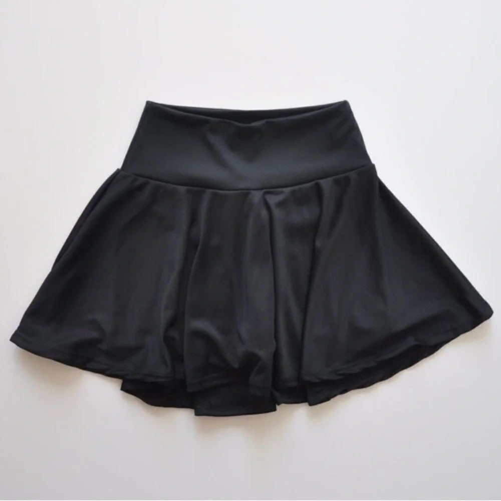 Girl Old Navy Sporty shorts skirt with pocket black.